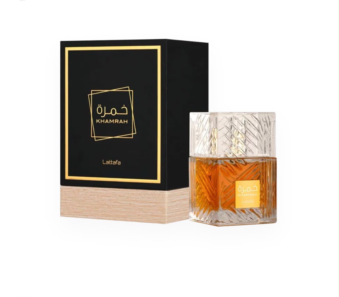 Parfum Khamrah Lattafa, flacon en verre taillé ambré avec son coffret noir et or